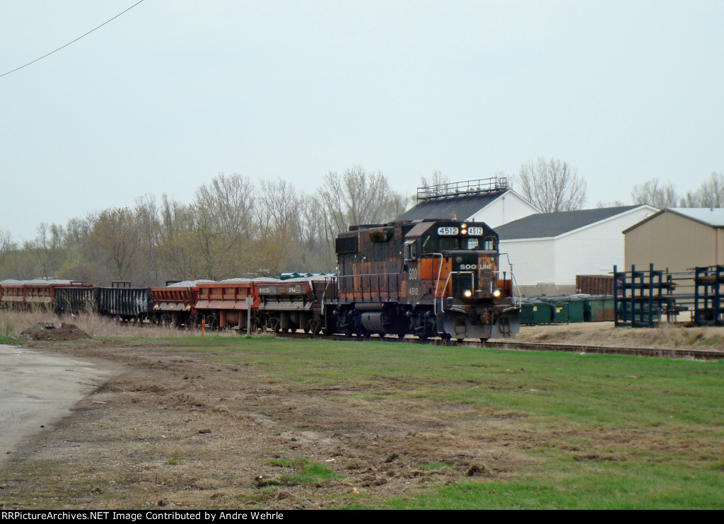 SOO 4512 leading the ballast train